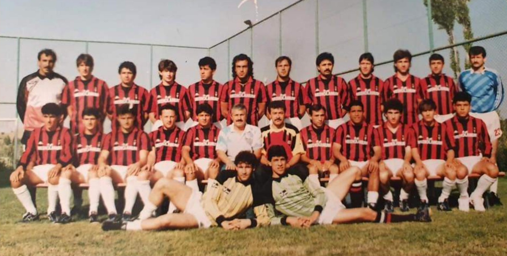 Il clamoroso caso di due squadre turche con le maglie del Milan e della Juve